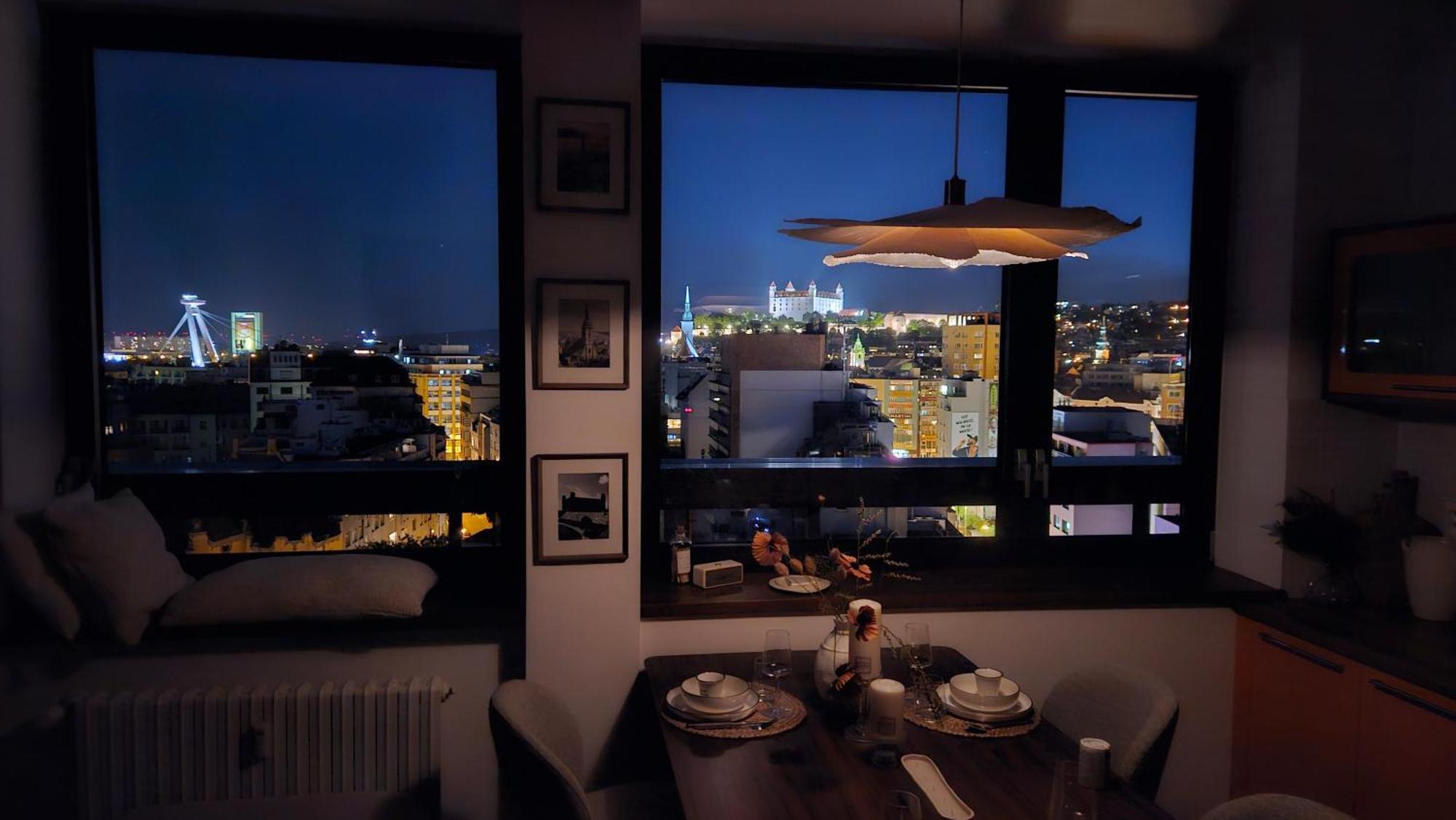 Panorama View Design Apt In Old Town - Free Parking Bratislava Eksteriør billede